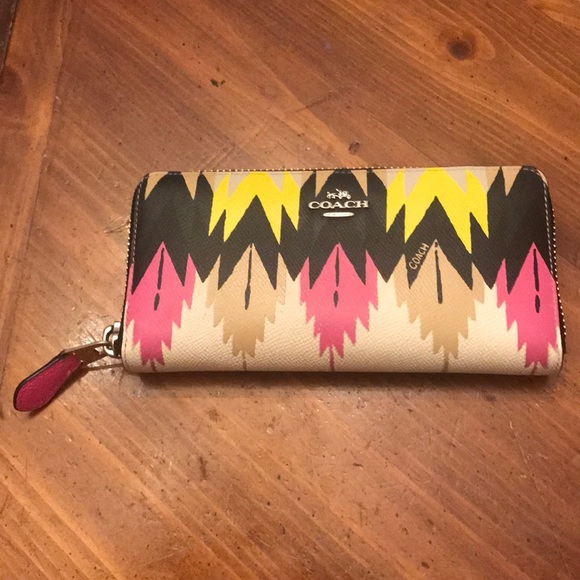 Coach Handbags - Coach Geometric Wallet